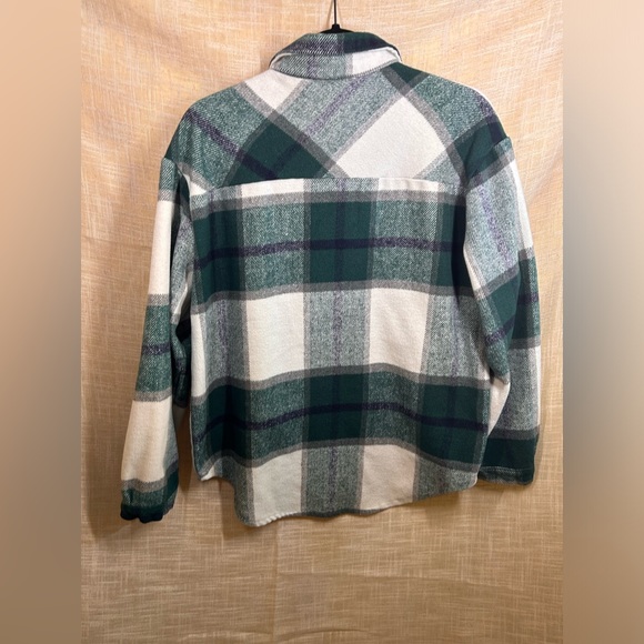 Wool plaid medium trucker style green and white jacket. - Picture 3 of 10